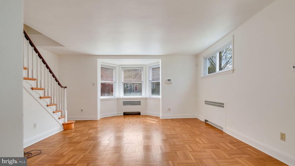 Image 6 of property listing at 136 ACADEMY LN, Upper Darby, PA 19082