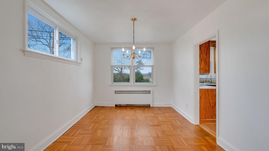 Image 8 of property listing at 136 ACADEMY LN, Upper Darby, PA 19082