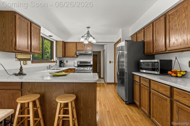 17520 Laurel Drive, Livonia, MI 48152