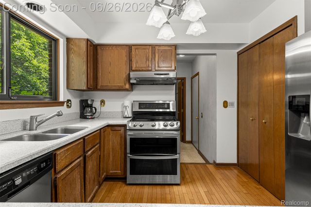 17520 Laurel Drive, Livonia, MI 48152