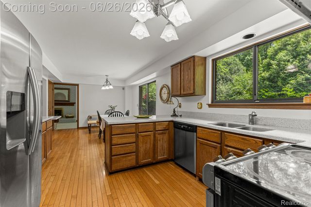 17520 Laurel Drive, Livonia, MI 48152