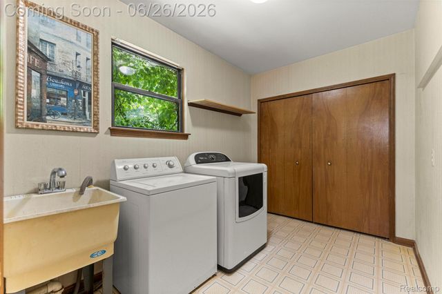 17520 Laurel Drive, Livonia, MI 48152