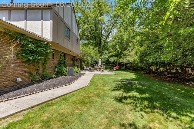 17520 Laurel Drive, Livonia, MI 48152