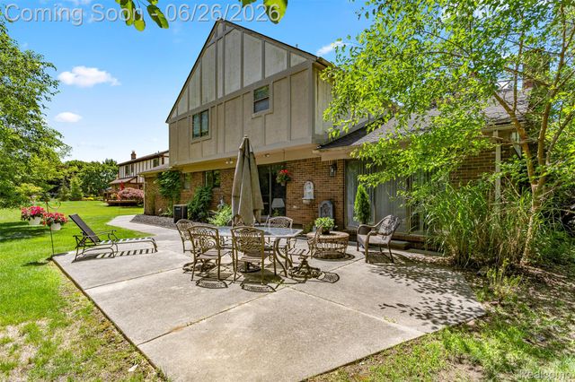 17520 Laurel Drive, Livonia, MI 48152