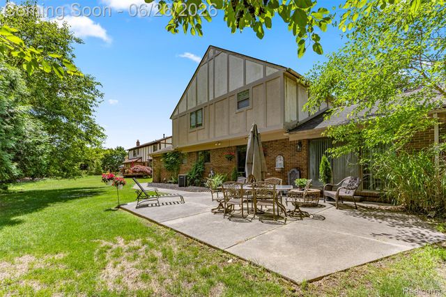 17520 Laurel Drive, Livonia, MI 48152