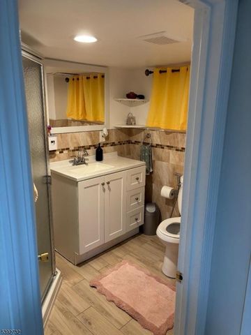 154 Sayre St, Elizabeth City, NJ 07208