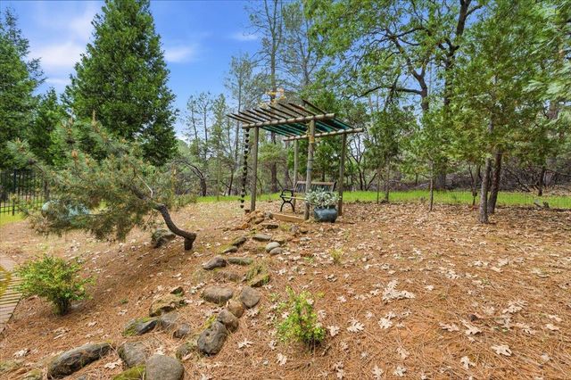 16631 Oscar Dr, Grass Valley, CA 95949