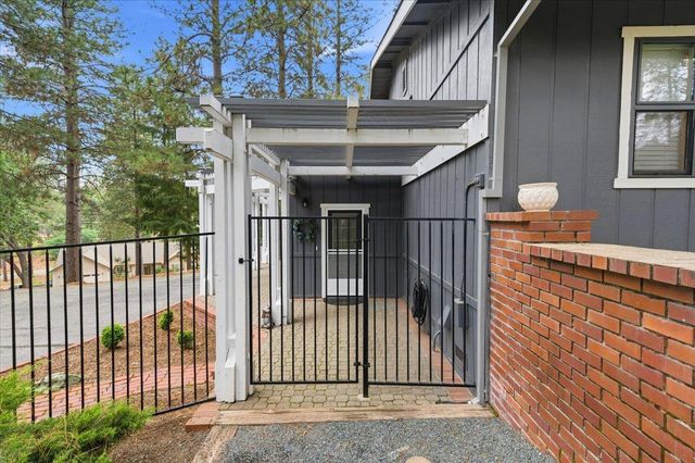 16631 Oscar Dr, Grass Valley, CA 95949