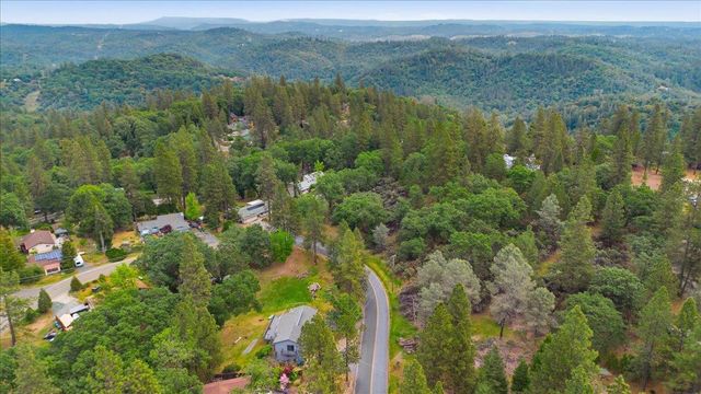 16631 Oscar Dr, Grass Valley, CA 95949