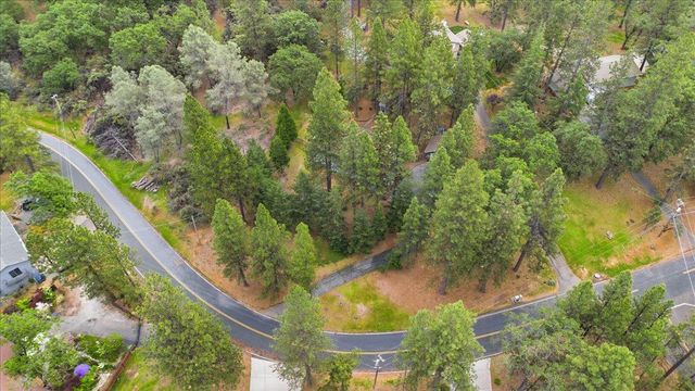 16631 Oscar Dr, Grass Valley, CA 95949