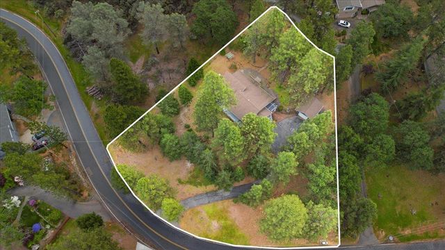 16631 Oscar Dr, Grass Valley, CA 95949