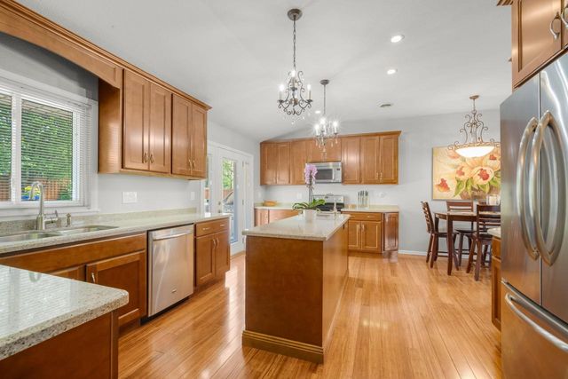 212 Parkway DRIVE, South Milwaukee, WI 53172