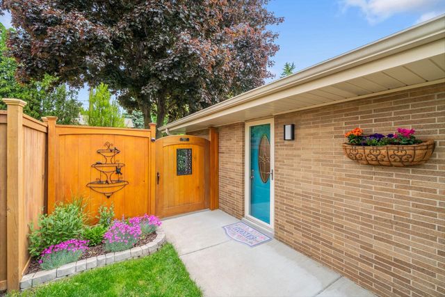 212 Parkway DRIVE, South Milwaukee, WI 53172