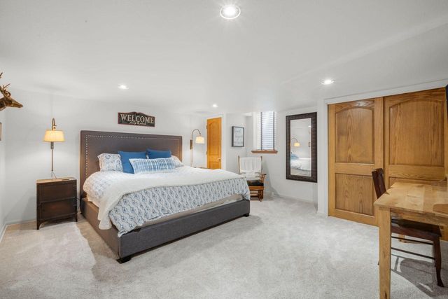212 Parkway DRIVE, South Milwaukee, WI 53172