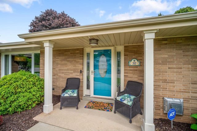 212 Parkway DRIVE, South Milwaukee, WI 53172