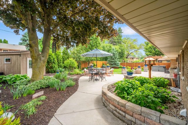 212 Parkway DRIVE, South Milwaukee, WI 53172