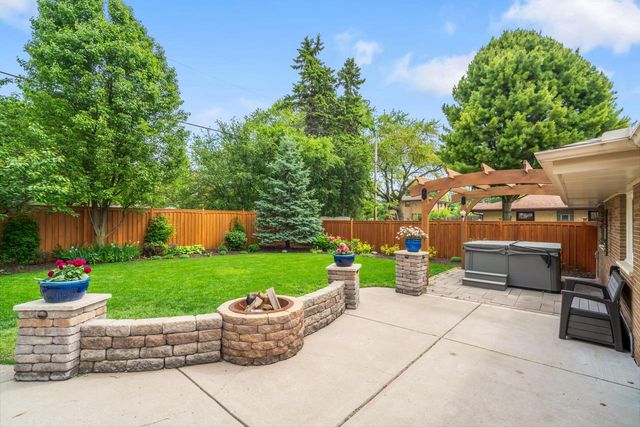 212 Parkway DRIVE, South Milwaukee, WI 53172
