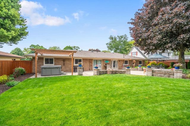 212 Parkway DRIVE, South Milwaukee, WI 53172