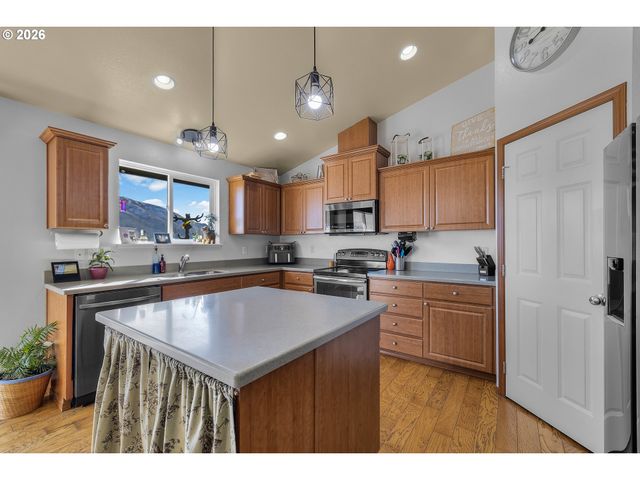 58400 4-K OVERLOOK Ln, John Day, OR 97845