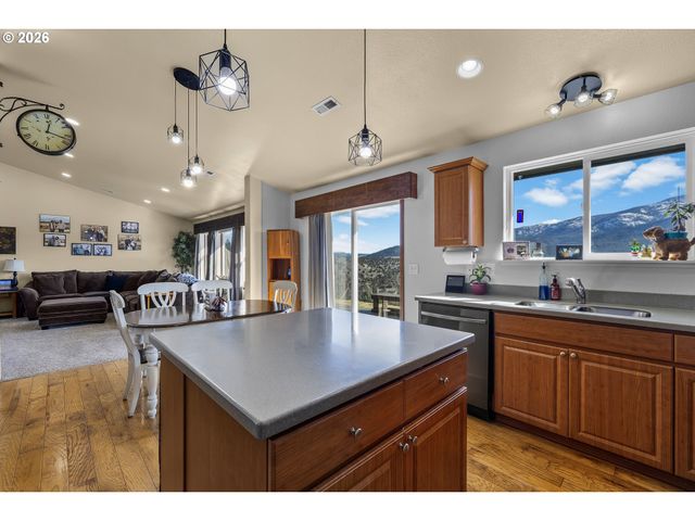58400 4-K OVERLOOK Ln, John Day, OR 97845