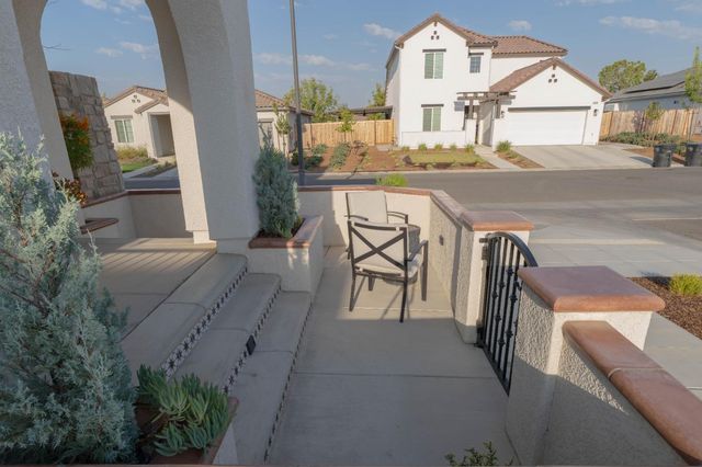 748 Ridgebank Avenue, Madera, CA 93636