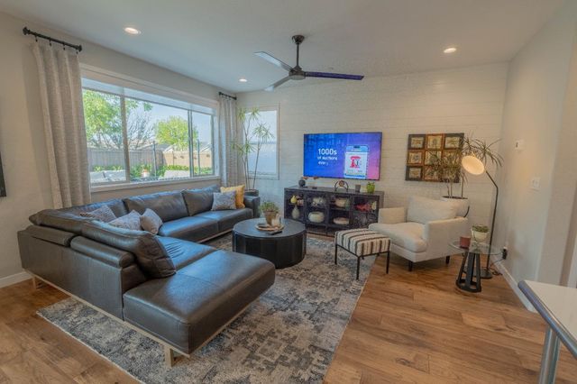 748 Ridgebank Avenue, Madera, CA 93636