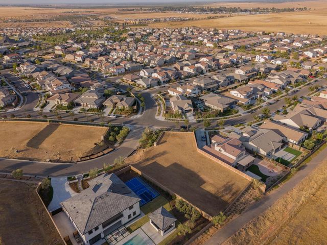 748 Ridgebank Avenue, Madera, CA 93636