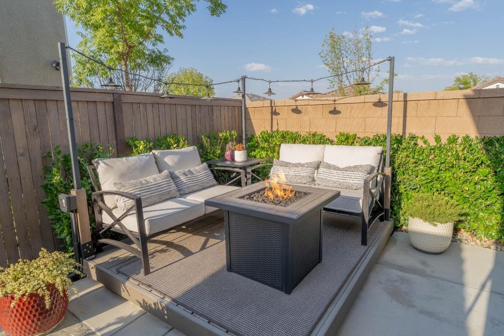 Image 24 of property listing at 748 Ridgebank Avenue, Madera, CA 93636