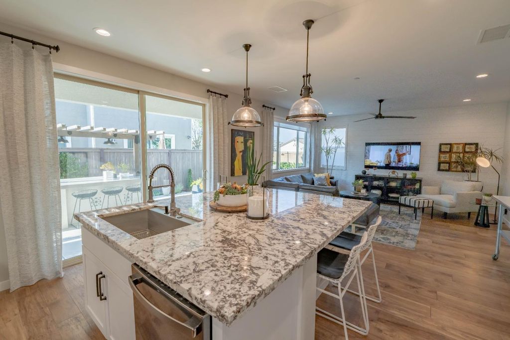 Image 34 of property listing at 748 Ridgebank Avenue, Madera, CA 93636