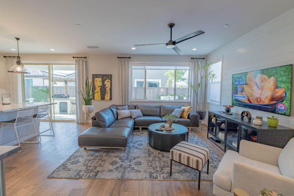 Image 36 of property listing at 748 Ridgebank Avenue, Madera, CA 93636