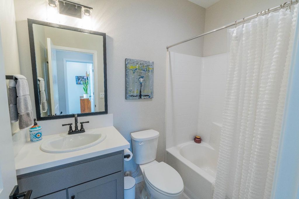 Image 43 of property listing at 748 Ridgebank Avenue, Madera, CA 93636