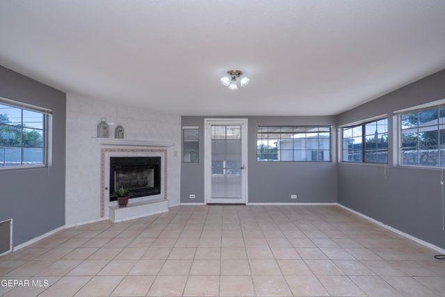2636 PRESTWICK Road, El Paso, TX 79925