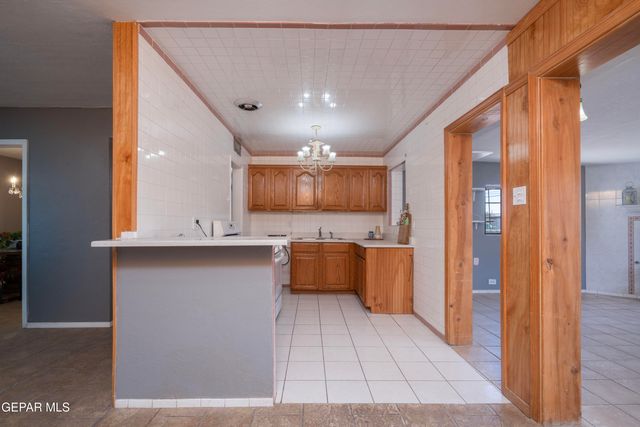 2636 PRESTWICK Road, El Paso, TX 79925