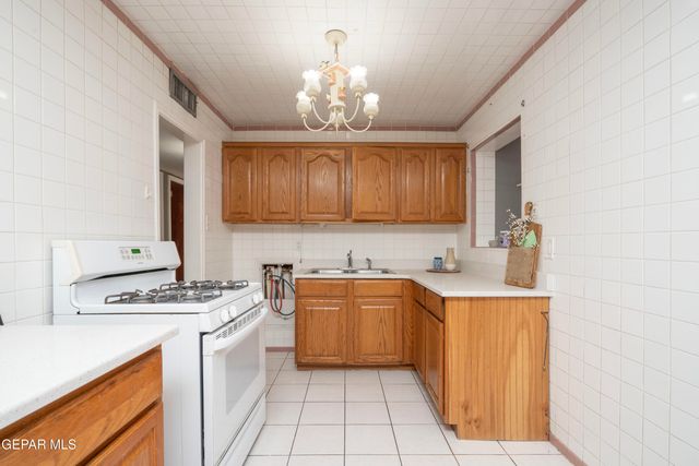 2636 PRESTWICK Road, El Paso, TX 79925
