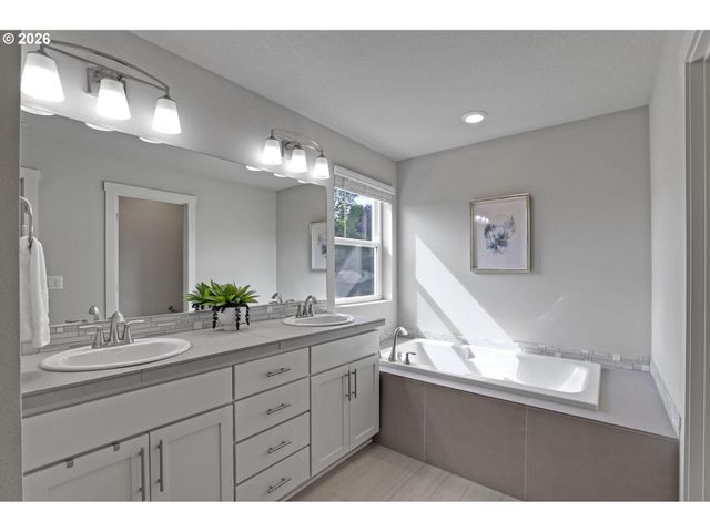 15388 Se HAWTHORNE MEADOWS St, Portland, OR 97236