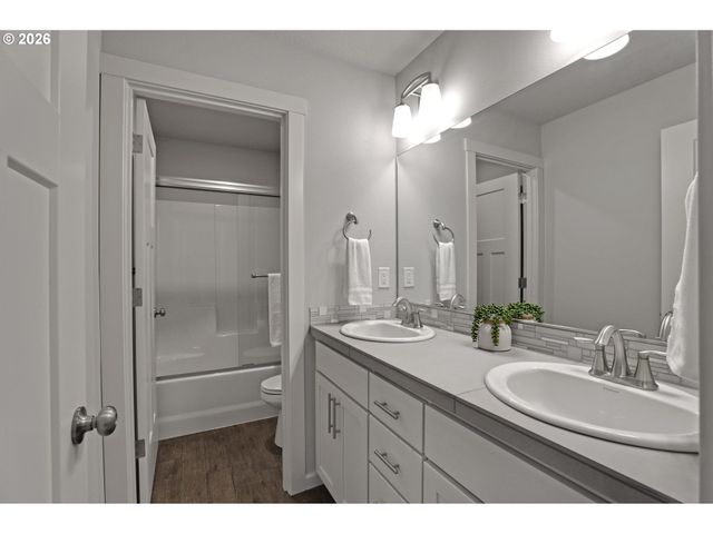 15388 Se HAWTHORNE MEADOWS St, Portland, OR 97236
