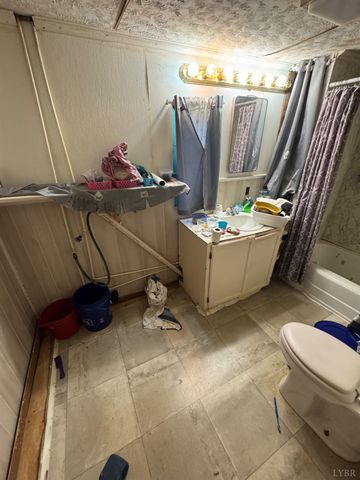 138 Carriage Lane, Concord, VA 24538