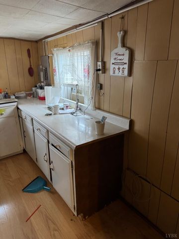 138 Carriage Lane, Concord, VA 24538