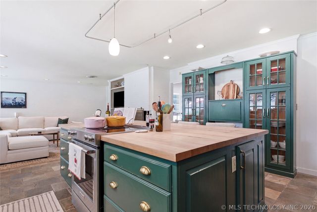 3245 S Victor Avenue, Tulsa, OK 74105