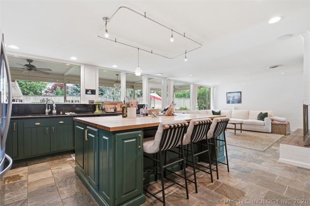 3245 S Victor Avenue, Tulsa, OK 74105
