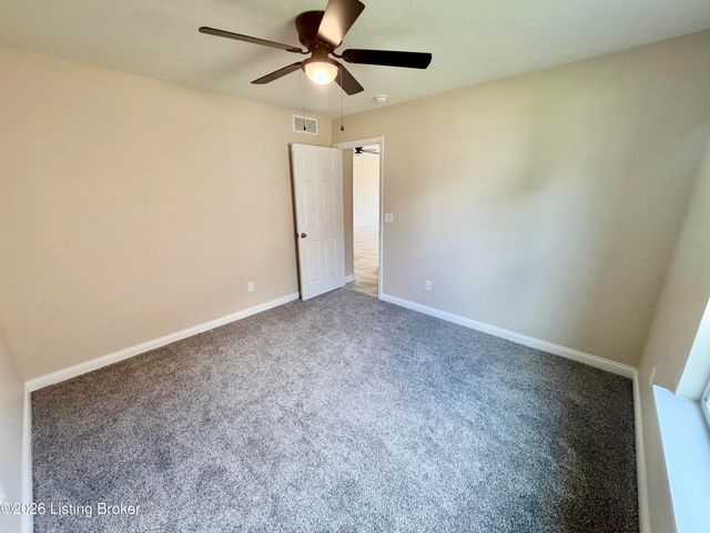 338 Breckinridge Cir, Vine Grove, KY 40175