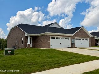 338 Breckinridge Cir, Vine Grove, KY 40175