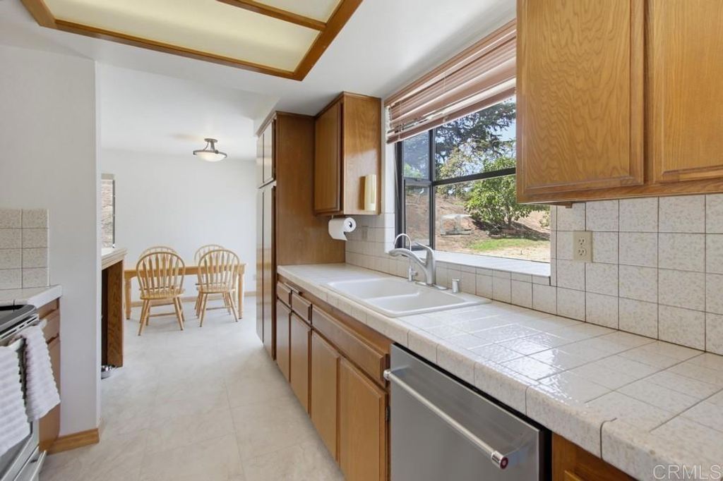 Image 10 of property listing at 1193 Phillips Street, Vista, CA 92083