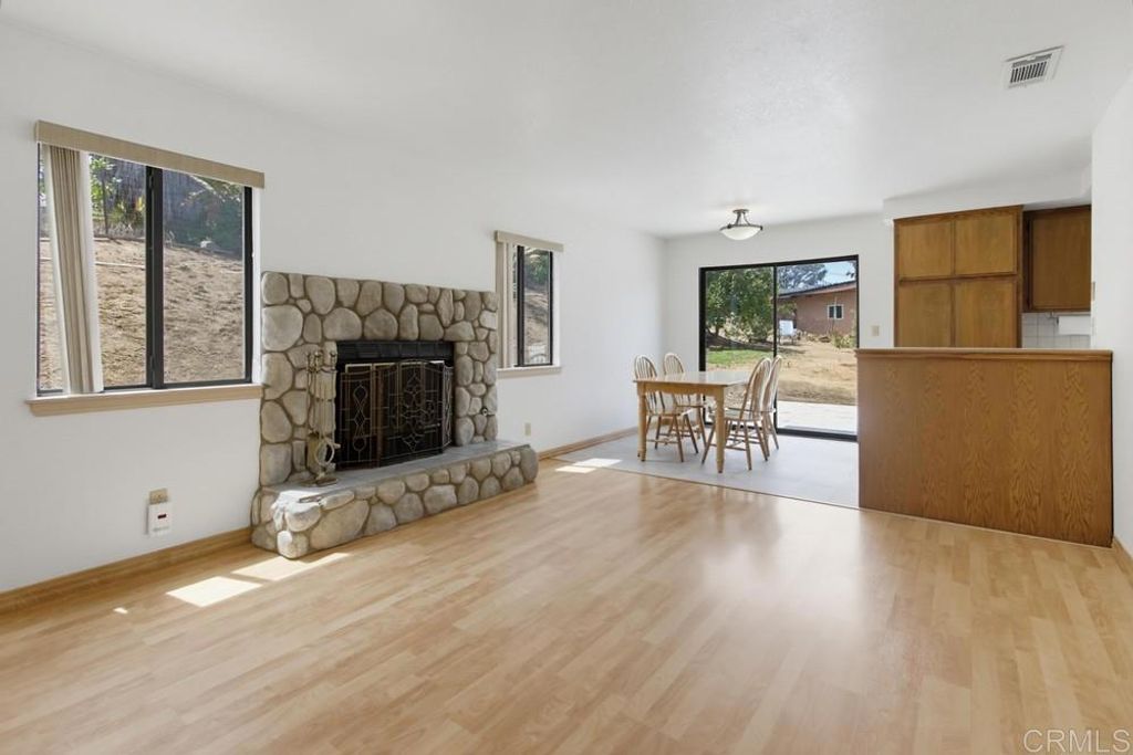 Image 11 of property listing at 1193 Phillips Street, Vista, CA 92083
