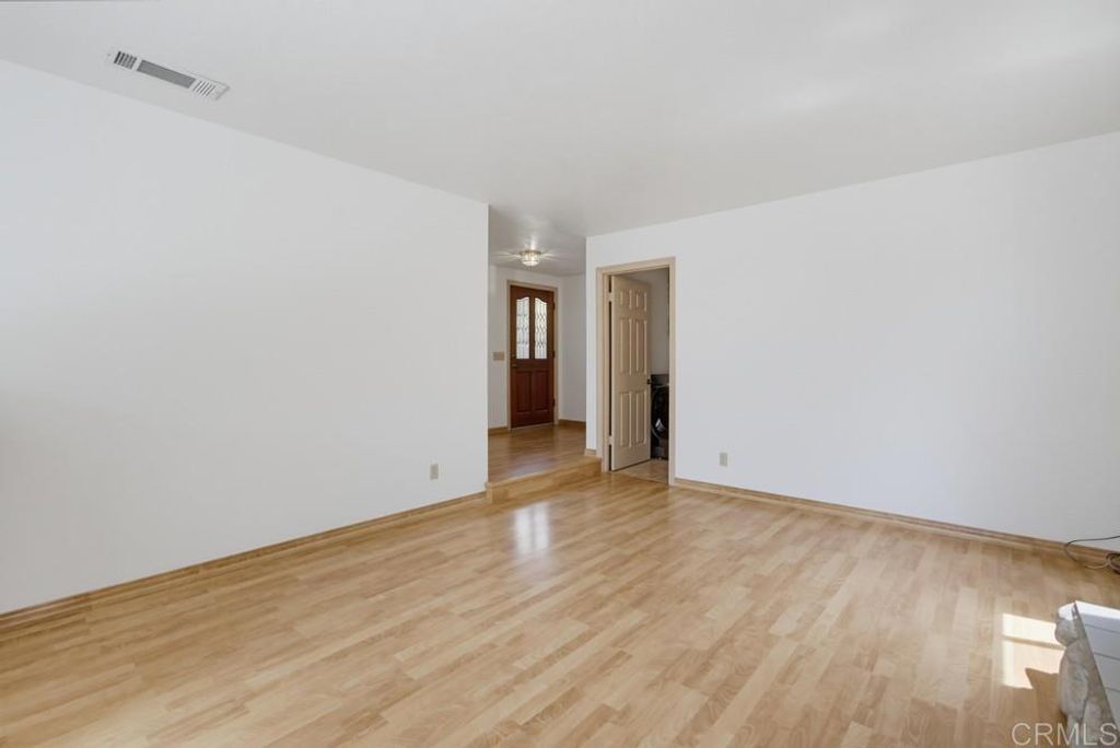 Image 13 of property listing at 1193 Phillips Street, Vista, CA 92083