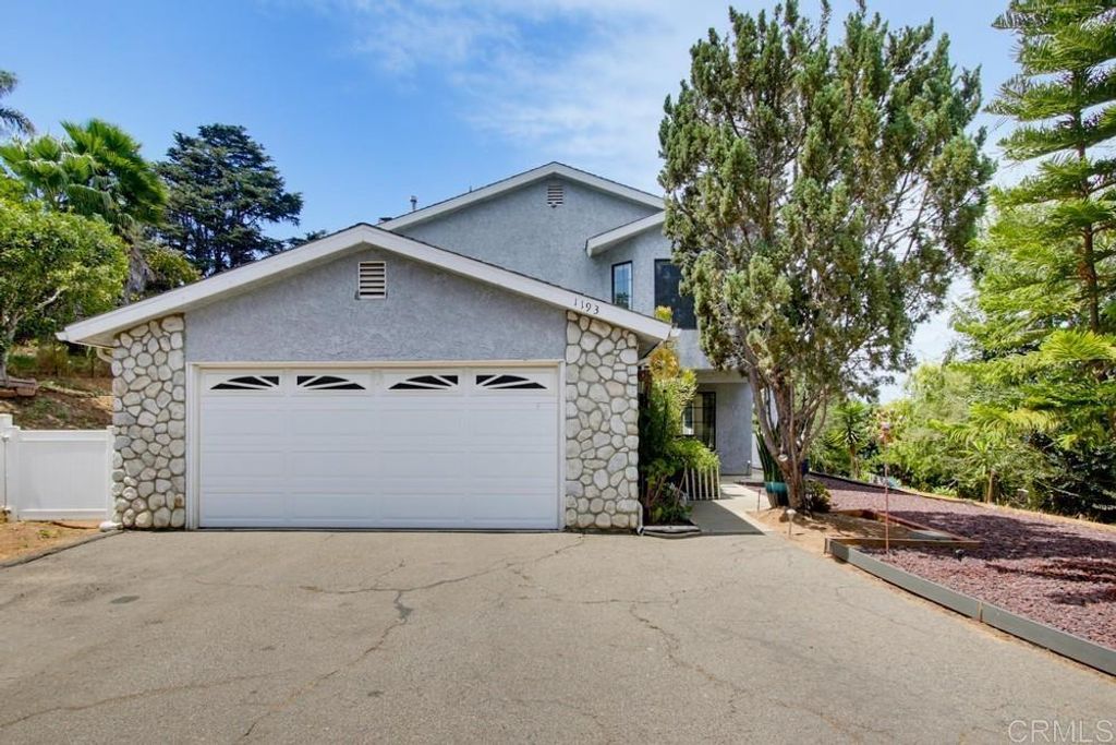 Image 3 of property listing at 1193 Phillips Street, Vista, CA 92083
