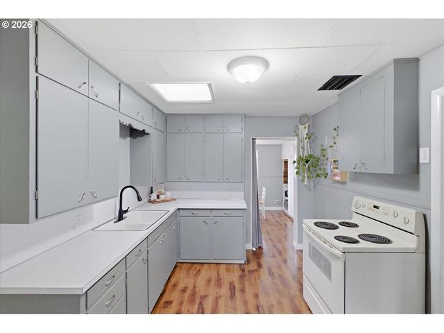 2355 HYDE St, Salem, OR 97301