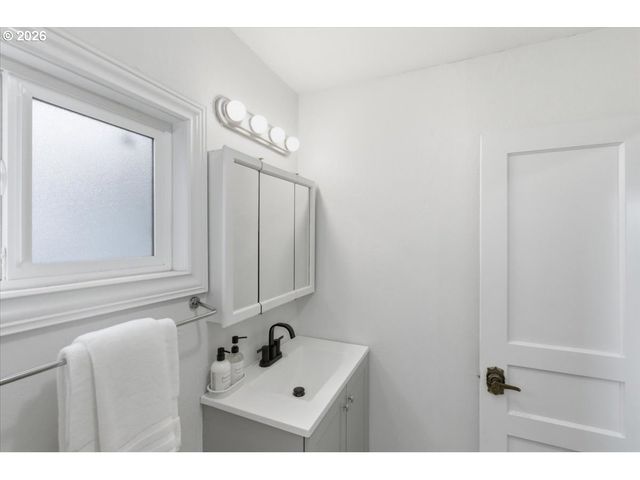 2355 HYDE St, Salem, OR 97301