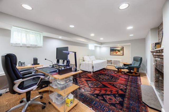 61 Woodlawn Dr, Newton, MA 02467