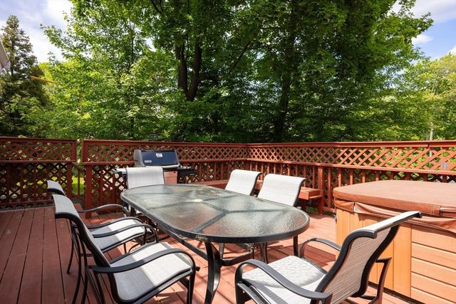 61 Woodlawn Dr, Newton, MA 02467